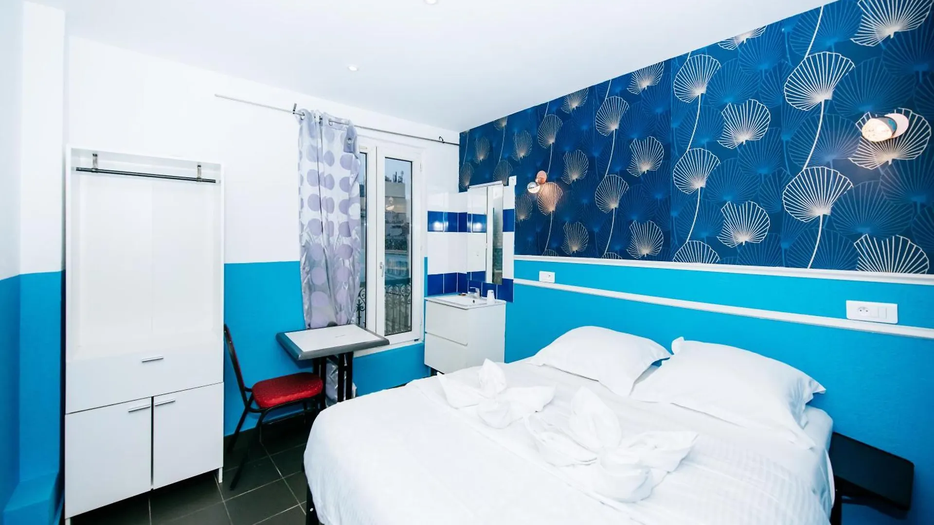 Hotel De La Poste Paris 3*,
