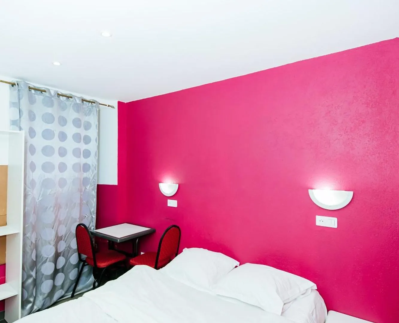 Hotel De La Poste Paris 3*,