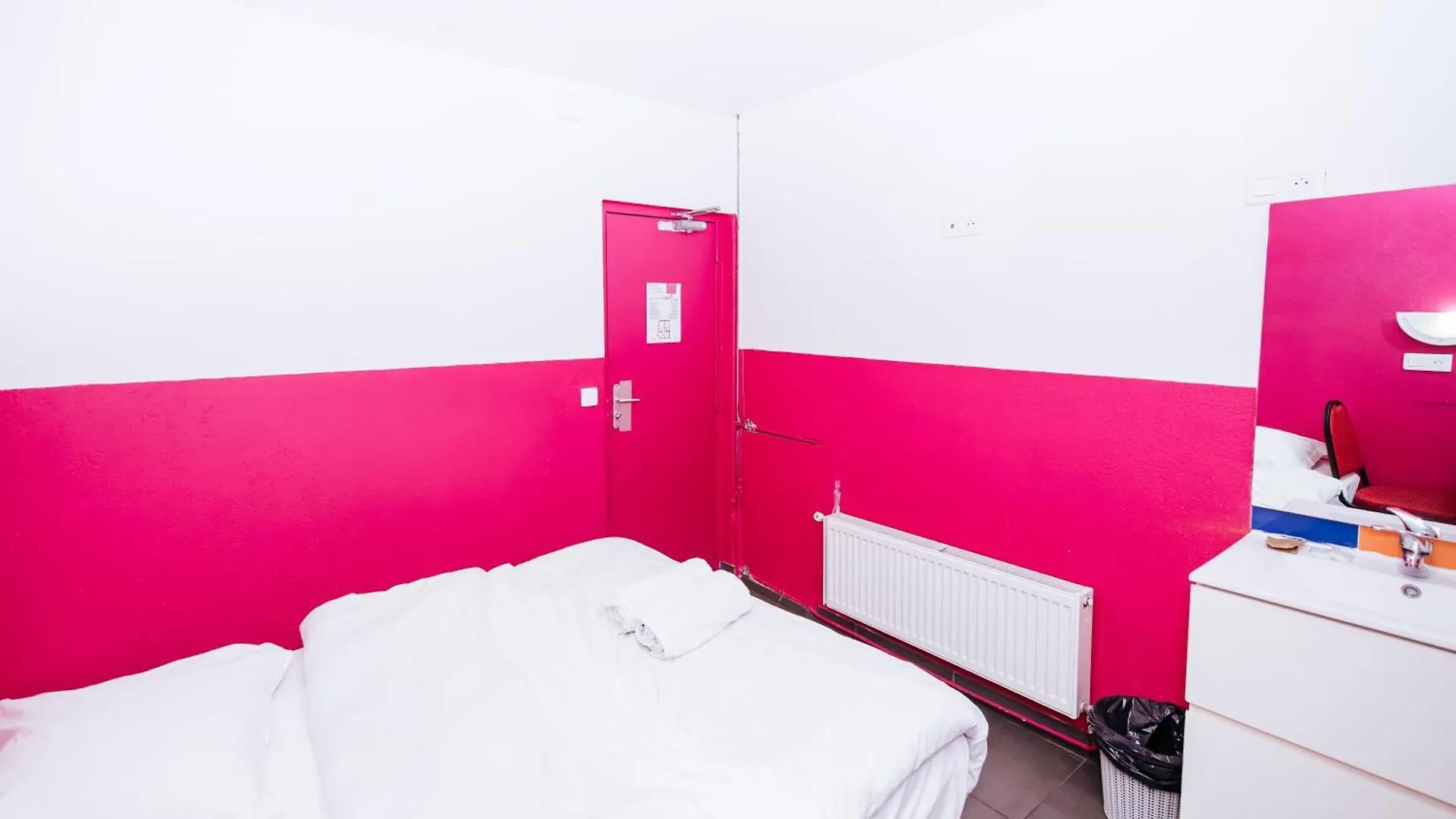 פריז Hotel De La Poste
