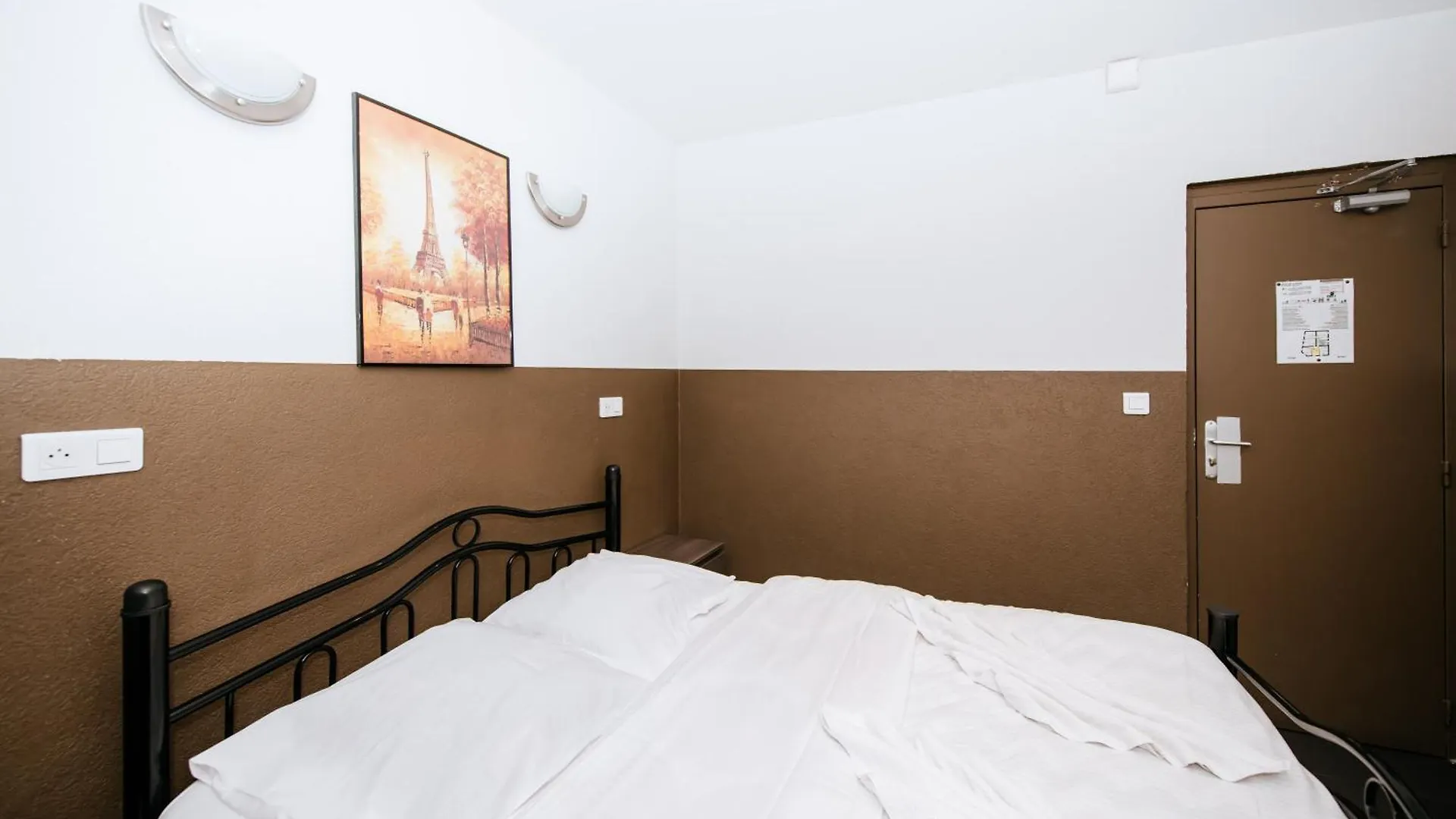פריז Hotel De La Poste