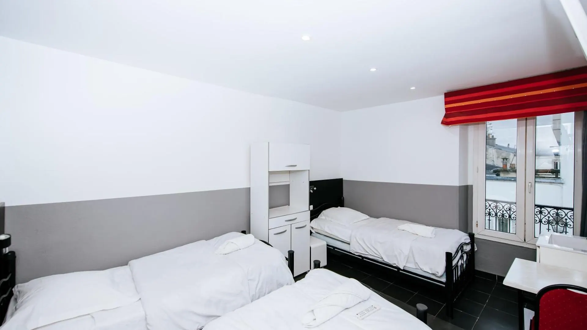 פריז Hotel De La Poste