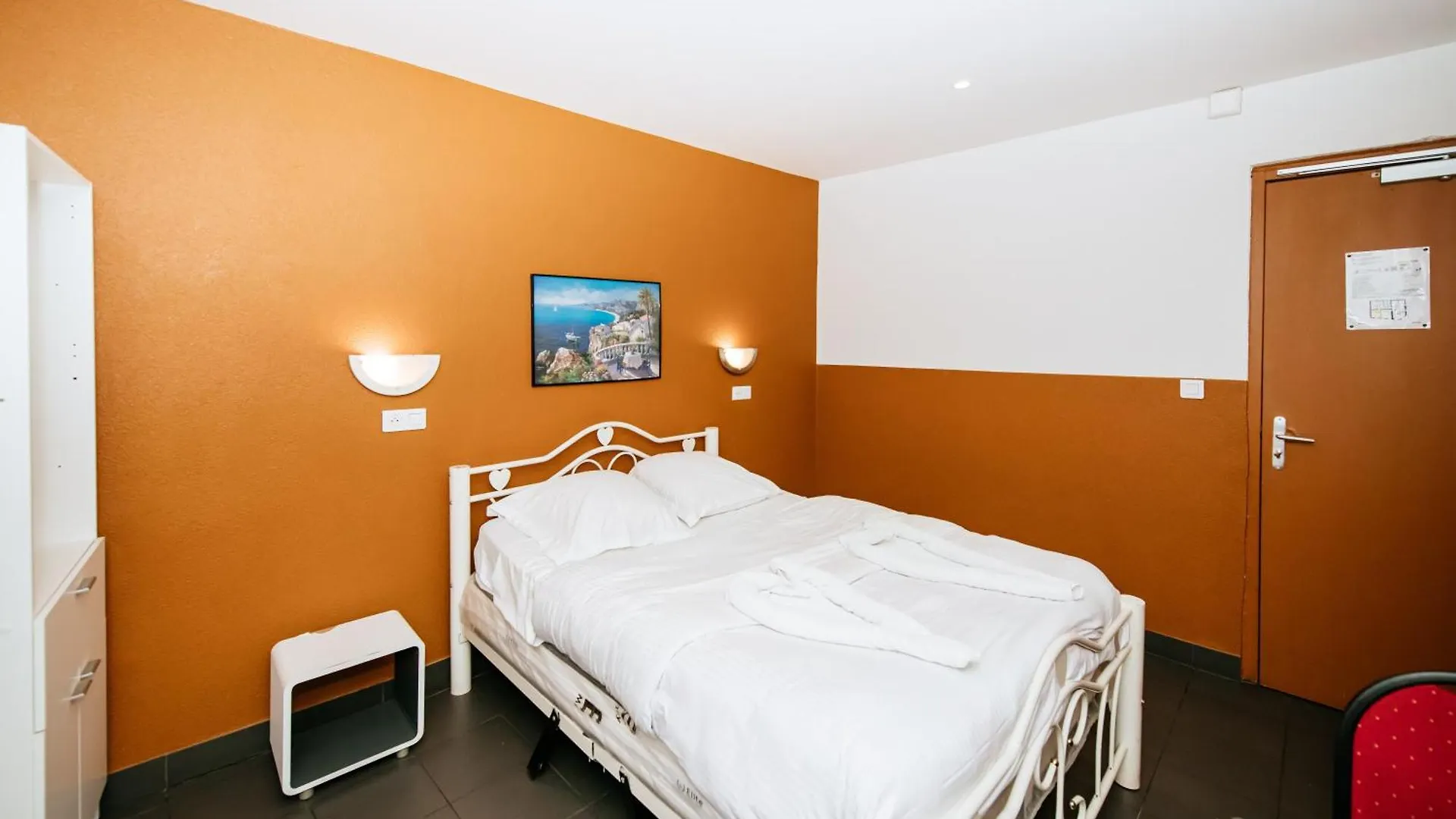 Hotel De La Poste Paris