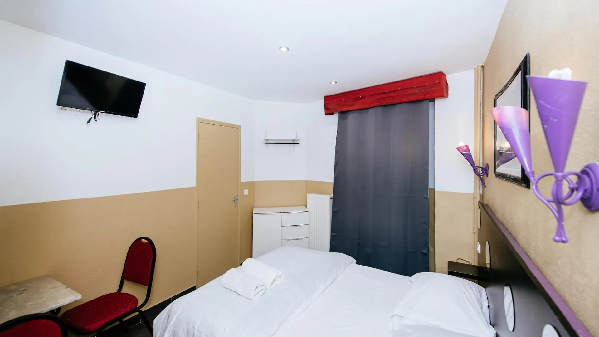 פריז Hotel De La Poste 3*,