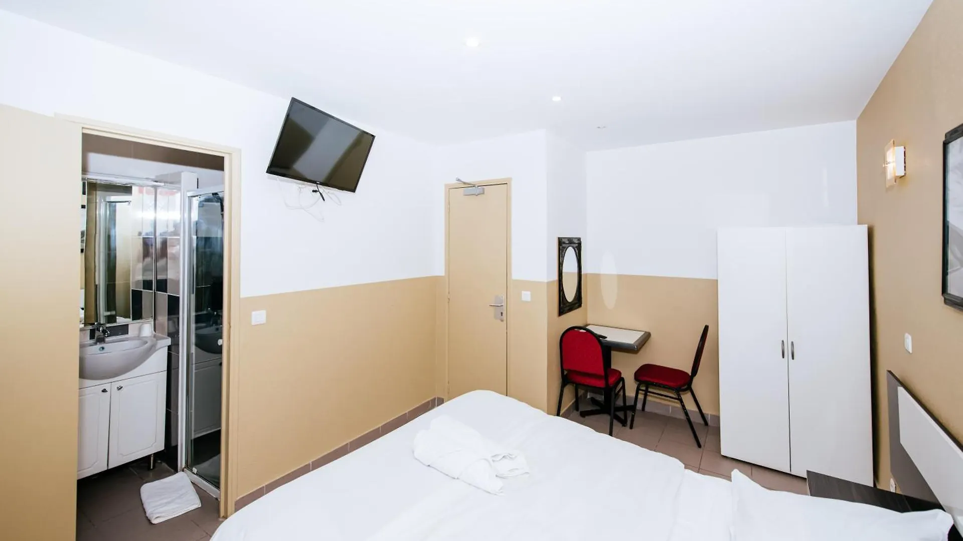 פריז Hotel De La Poste