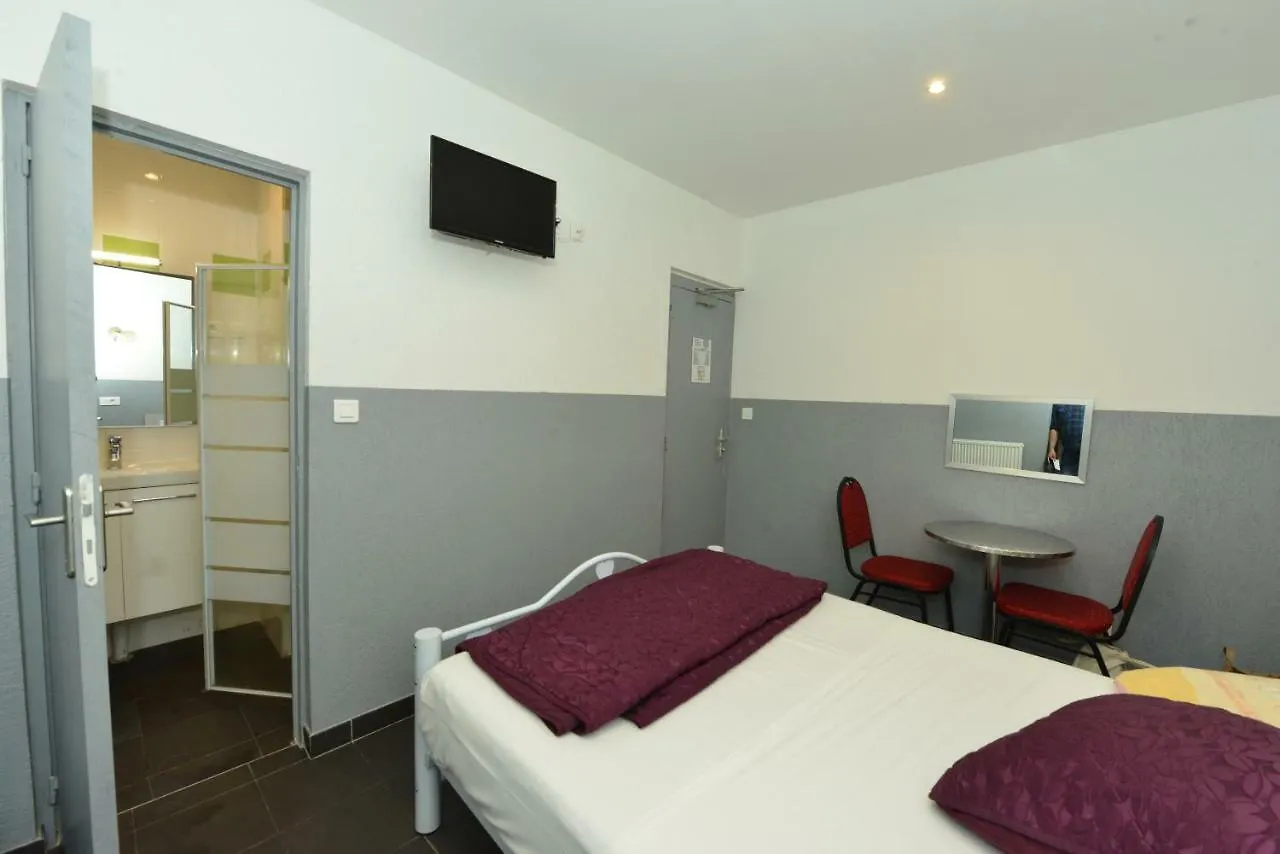 פריז Hotel De La Poste 3*,  צרפת