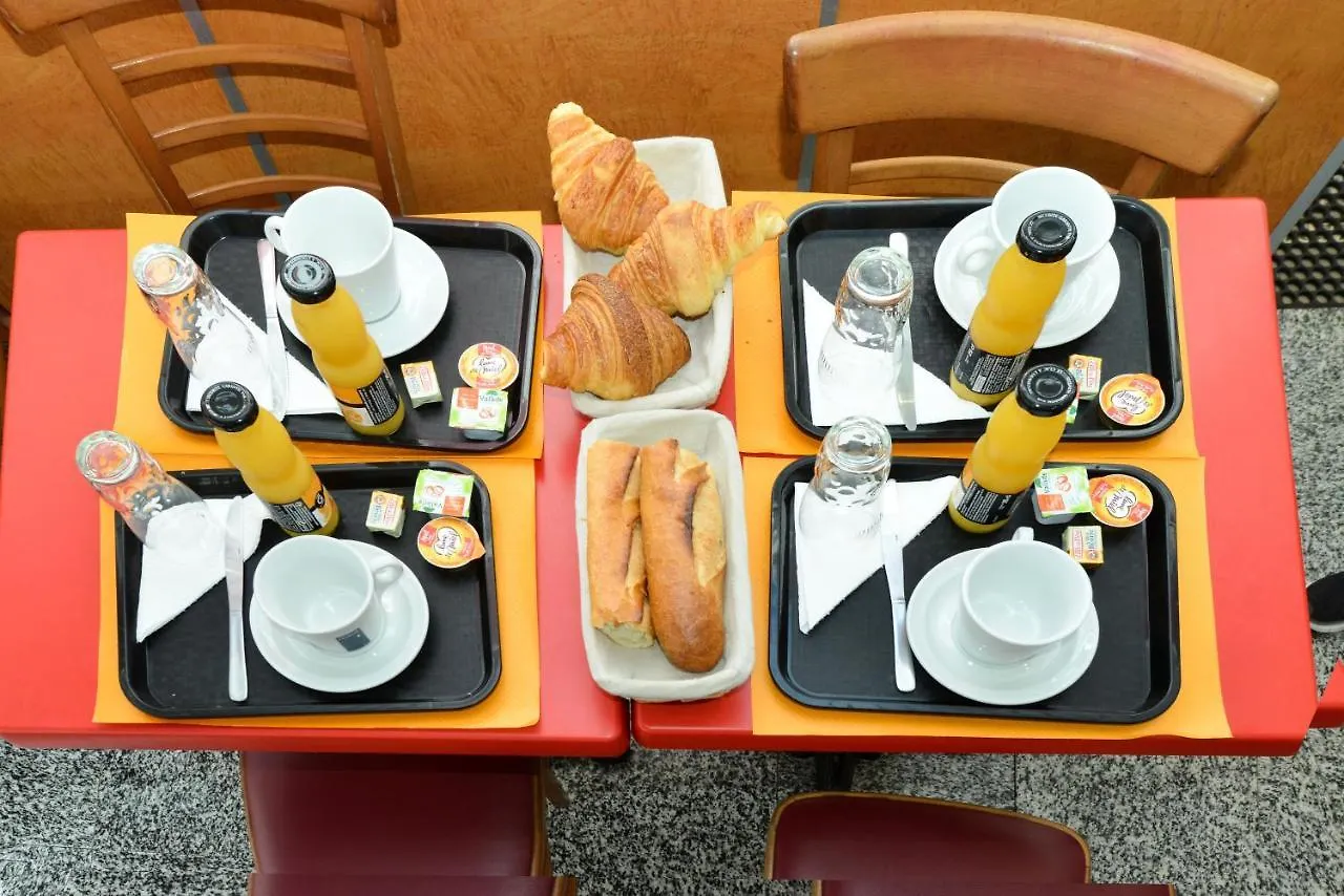 פריז Hotel De La Poste 3*,
