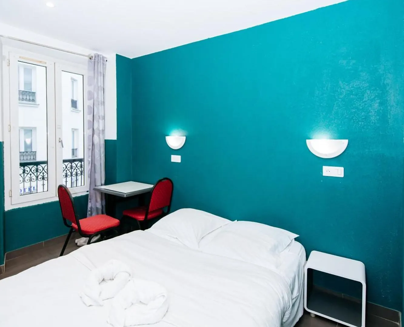 Hotel De La Poste Paris 3*,