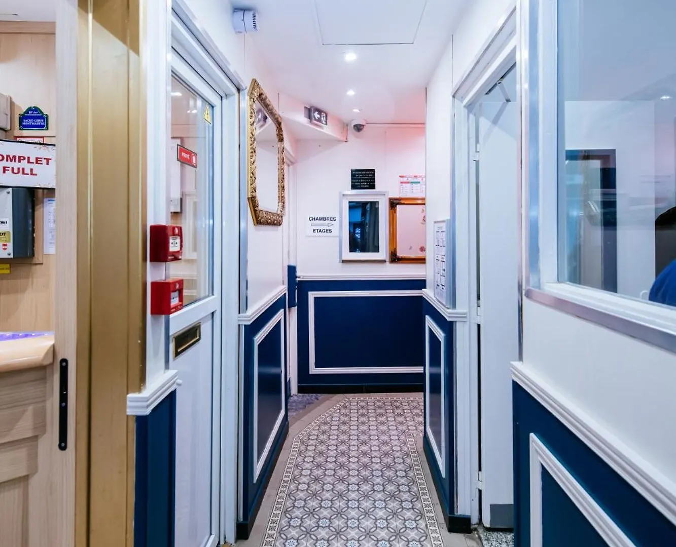 Hotel De La Poste Paris