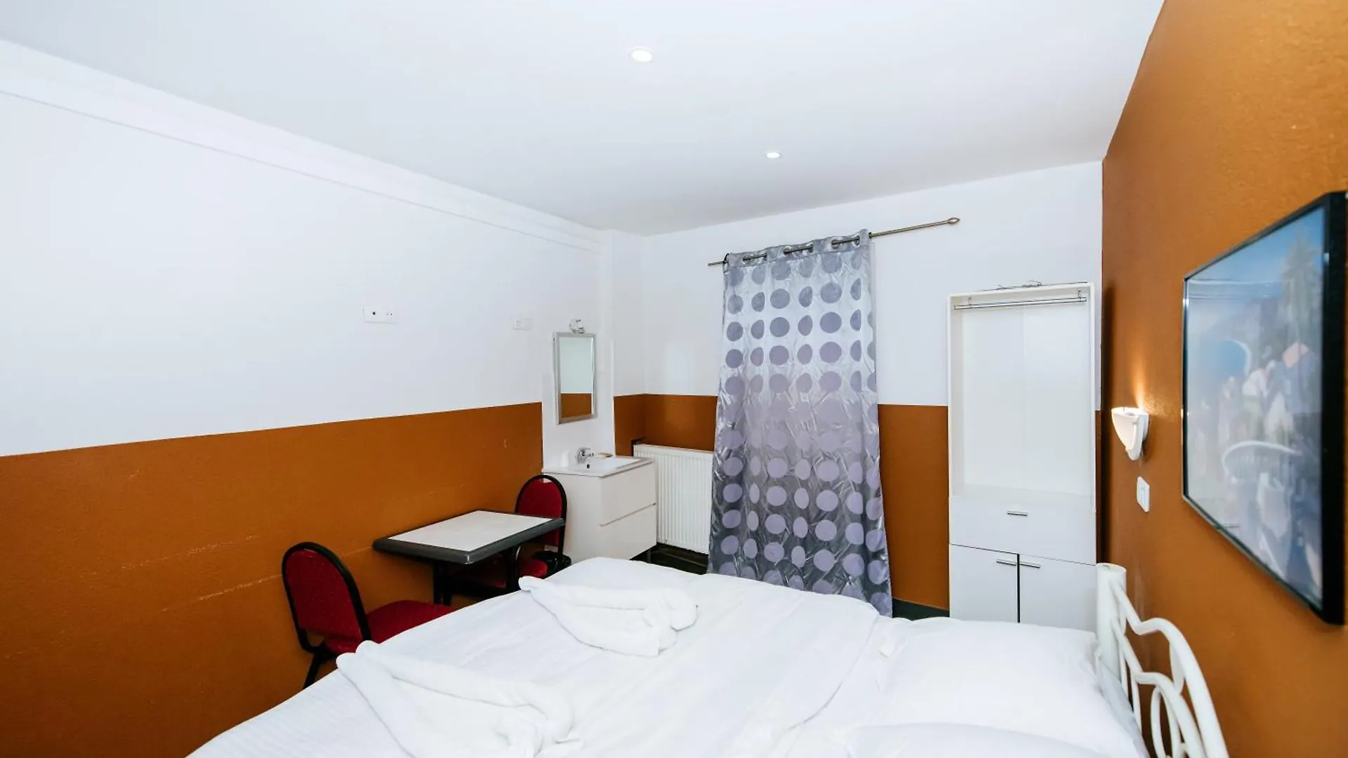 Hotel De La Poste Paris 3*,